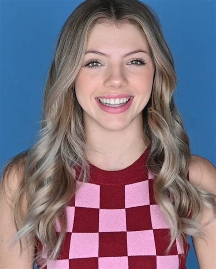 Actress Neela Jolene Talks Tight-Knit Bond of Brat TV’s “Juniors” Cast (Exclusive) – Celeb Secrets