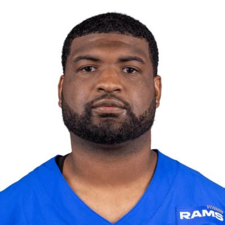 Adrian Ealy Bio, Age, Height, Net Worth, Salary, Contract, NFL, Draft Profile, & Girlfriend