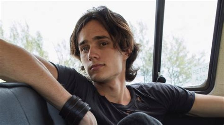 Hire Arath Herce for a Corporate Event or Performance Booking.