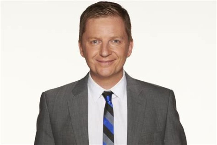 Premiere League Sportscaster Arlo White Biography, Salary, net worth, personal life, married, Children, Wife
