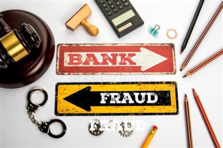 6 Subtle Signs You're the Victim of Bank Fraud, According to Experts