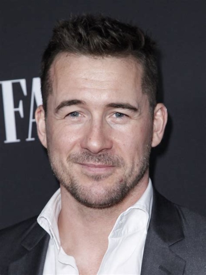 How "Six" Star Barry Sloane Got Navy SEAL Shredded