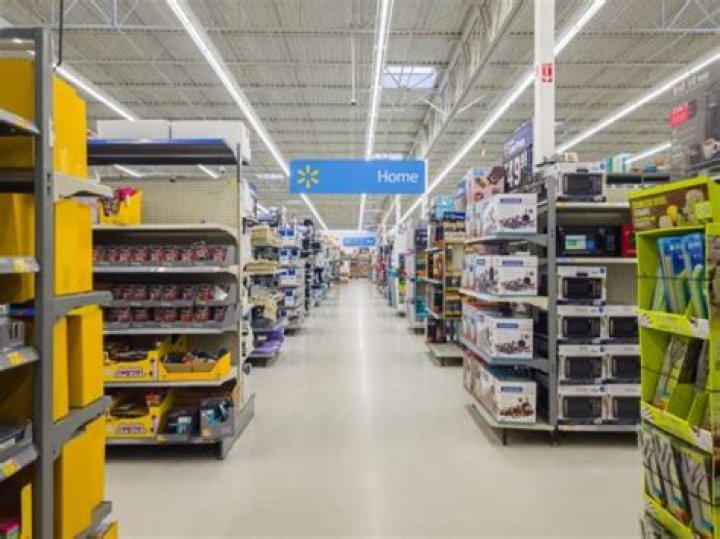 The 6 Best Times to Shop at Walmart, According to Experts