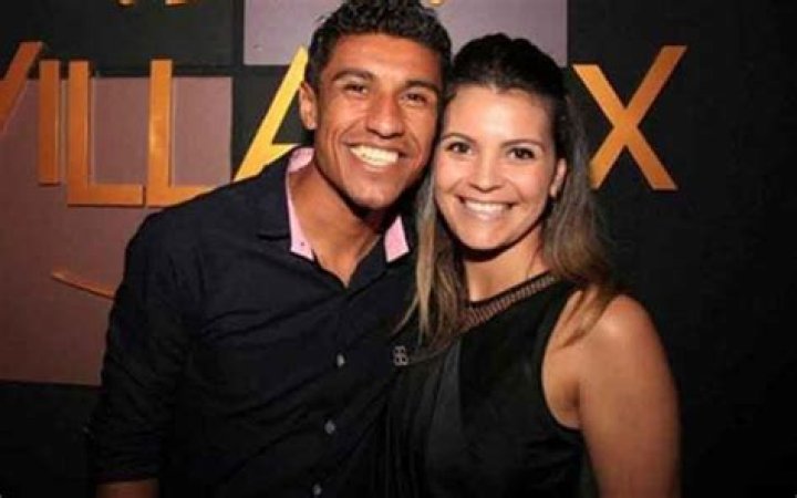
Brazilian Footballer Paulinho's Relationship With Wife Barbara Cartaxo, Their Children & Married Life