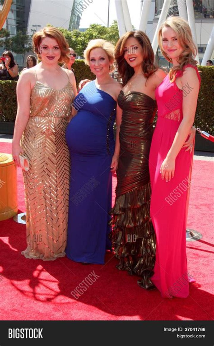 BRIDGIT MENDLER, RAVEN GOODWIN, LEIGH-ALLYN BAKER – Celeb Secrets