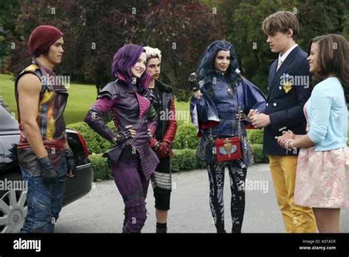 CAMERON BOYCE, DOVE CAMERON, SOFIA CARSON, MITCHELL HOPE – Celeb Secrets