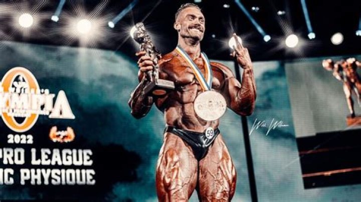 Chris Bumstead Height, Weight, Age, Girlfriend, Family, Biography