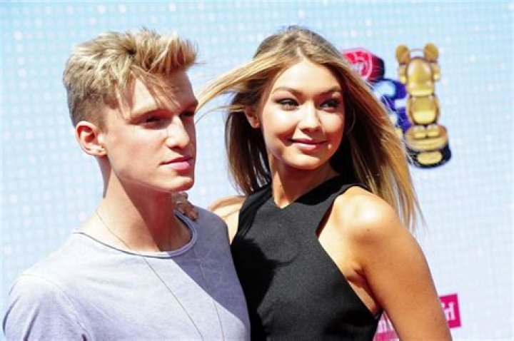 CODY SIMPSON, GG HADID – Celeb Secrets