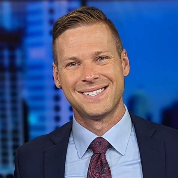 Derek Kevra Biography- Salary, Stats, Net worth, Earnings, Married, Relationship, Affair, Age, Height, Family, Career