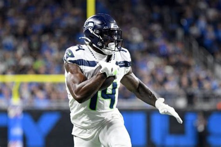 Seahawks Wide Receiver DK Metcalf Salary and Net worth (Height, Stats, Family, Girlfriend)