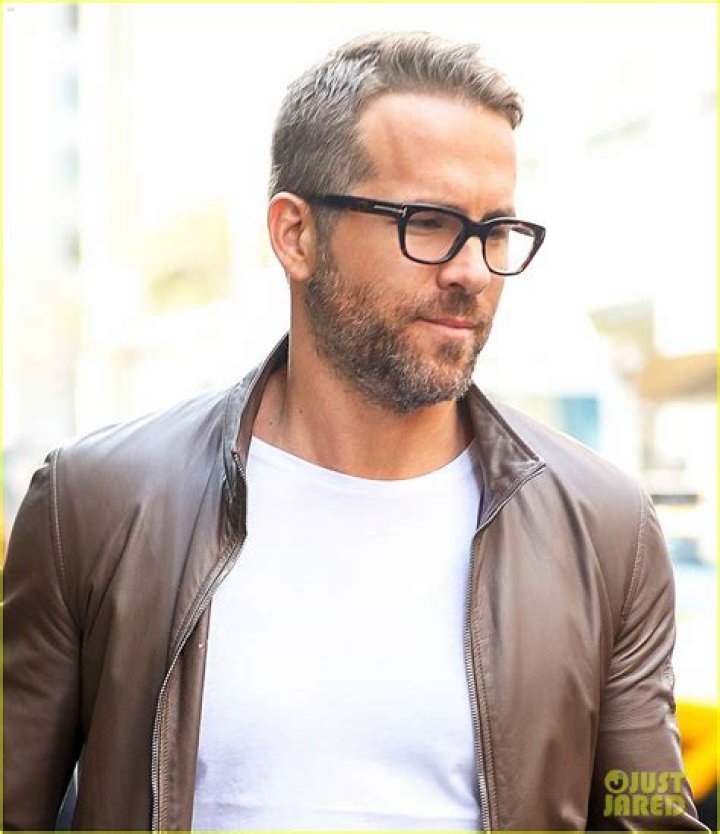 Does Ryan Reynolds Wear Glasses?