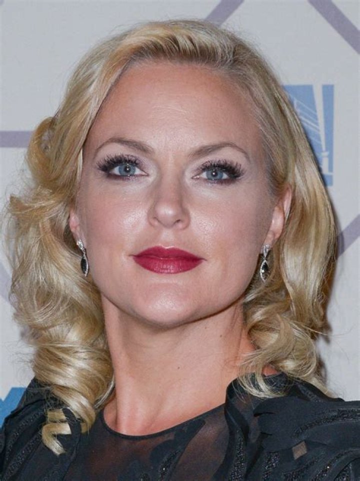 Elaine Hendrix Height, Weight, Age, Family, Biography, Boyfriends