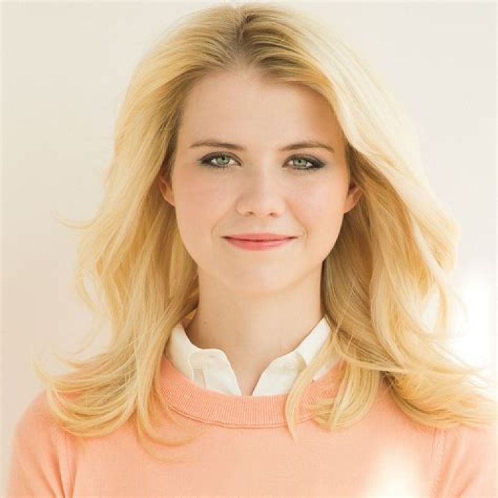 Elizabeth Smart Height, Weight, Age, Spouse, Facts, Biography