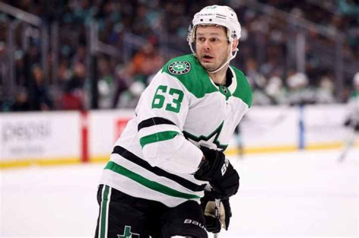 Evgenii Dadonov Biography- NHL player, Salary, Earnings, Contract, Net worth, Married, Girlfriend, Relationship, Age, Height, Nationality