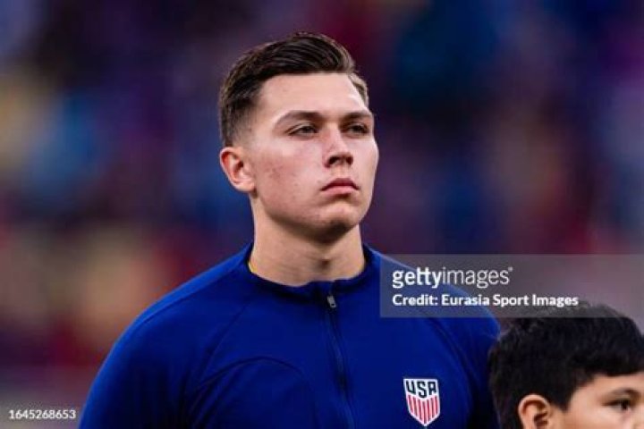 Gabriel Slonina Bio, Age, Net Worth, Salary, Market Value, Stats, Dating, & Girlfriend