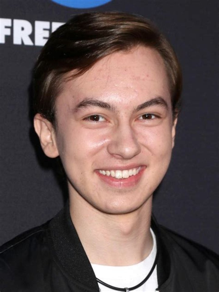 HAYDEN BYERLY – Celeb Secrets