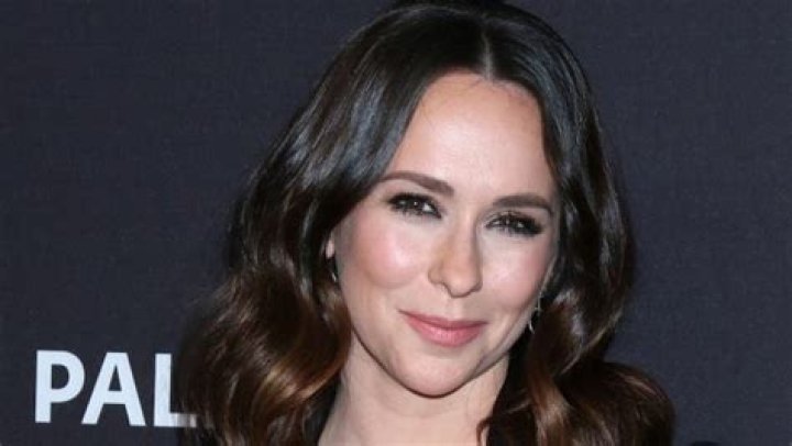 Jennifer Love Hewitt Explains Why She Looked "Unrecognizable" in Recent Pic