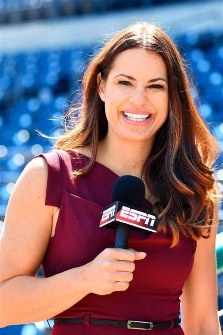 Jessica Mendoza | Bio-salary, net worth, married, affair, career, bio, children, husband, boyfriend, nationality, age, relationship