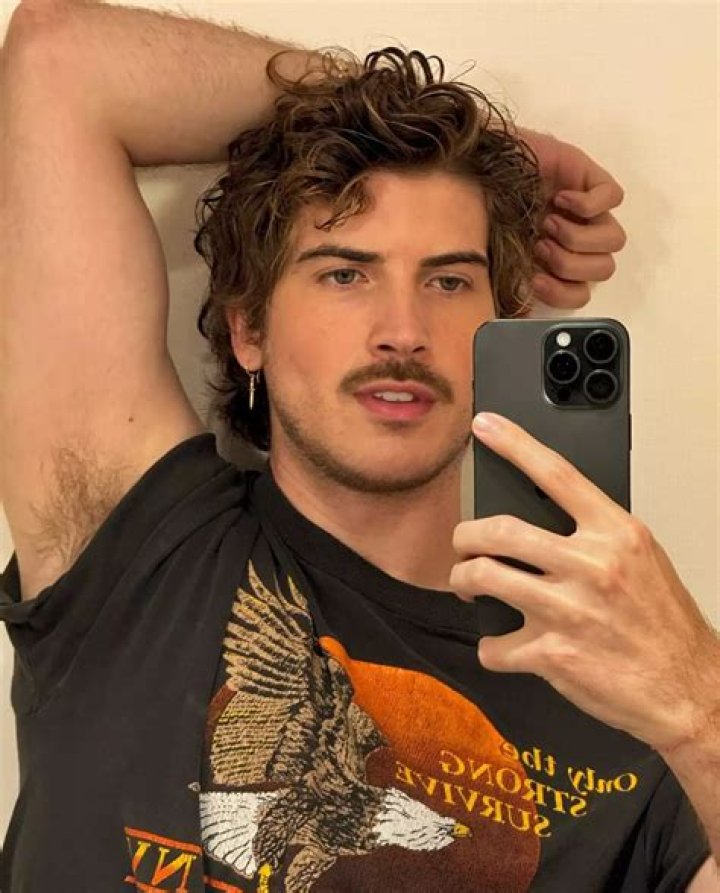 Joey Graceffa Height, Weight, Age, Boyfriend, Family, Facts, Biography