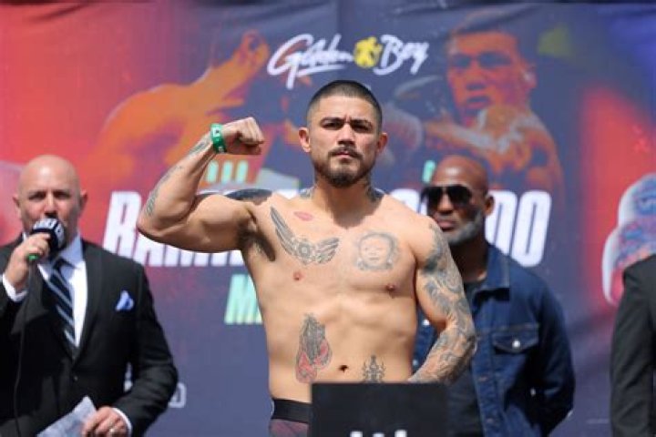 American Boxer JoJo Diaz Bio, Age, Stats, Record, Next Fight, Fight Purse, & Married