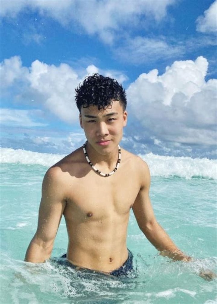 Joseph Sim Height, Weight, Age, Body Statistics