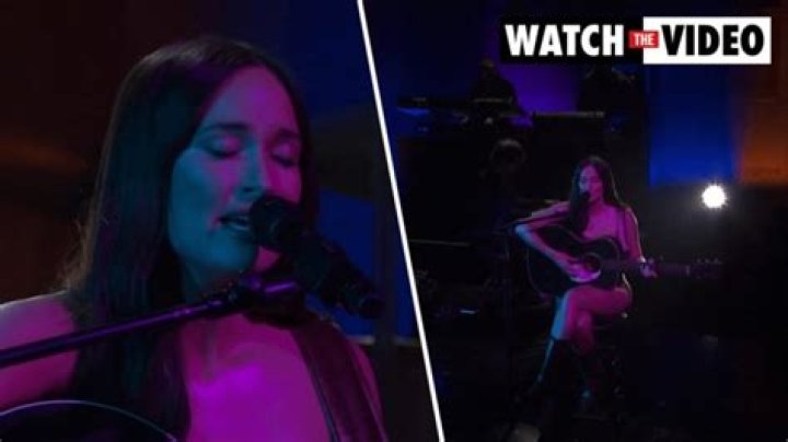 Kacey Musgraves Performs ‘Justified’ In The Nude On SNL Season Opener