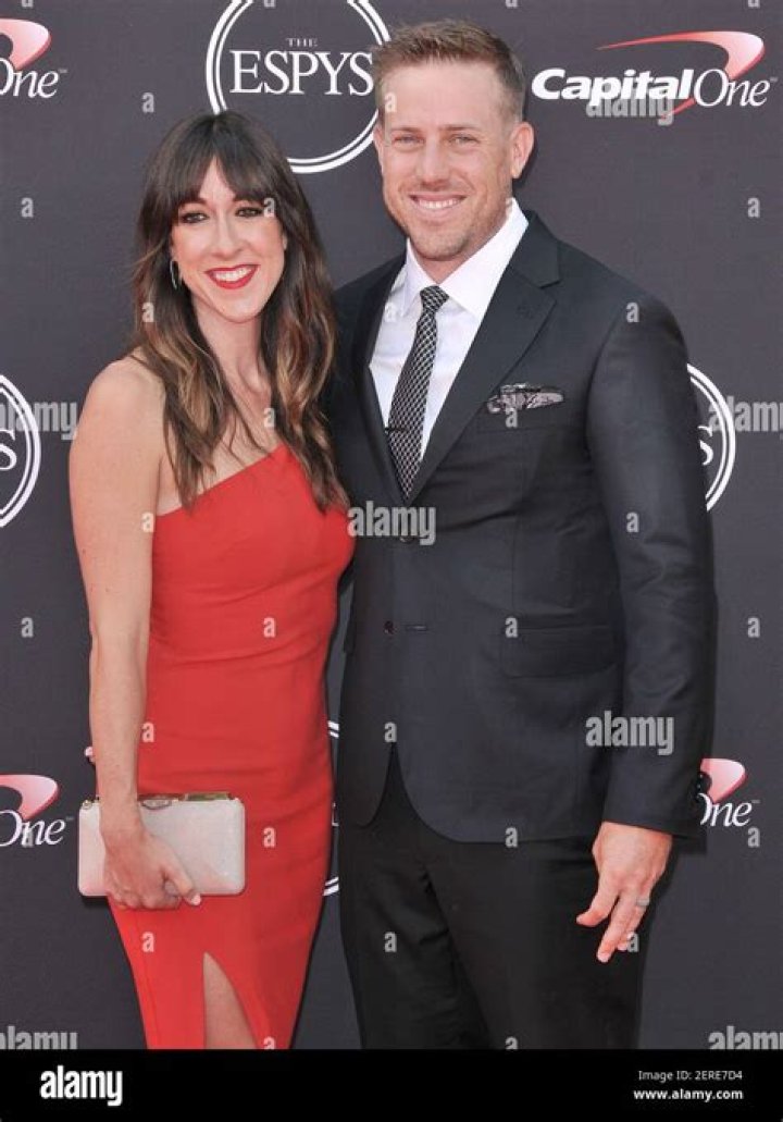 Case Keenum's wife Kimberly Caddell Biography- Salary, Earnings, Net worth, Married, Husband, Children, Family, Relationship, Dating, Age, Height, Career