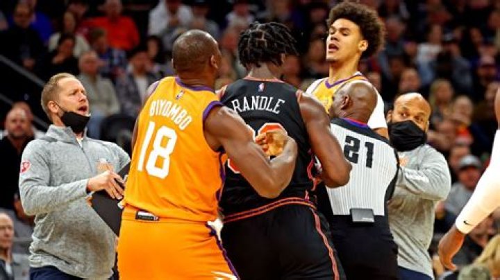 Knicks’ Julius Randle Fined $50,000 For Shoving Suns’ Cameron Johnson, NBA Referee – Celeb Secrets