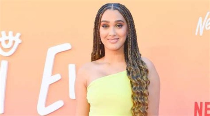 Lee Rodriguez | Fabiola, Never Have I Ever, Netflix, Singer, Career, Instagram, Education, Birthday, Age, Bio, Wiki, Relationship, Tira, Wikipedia, Maitreyi Ramakrishnan, Devi, Ramona Young, Eleanor