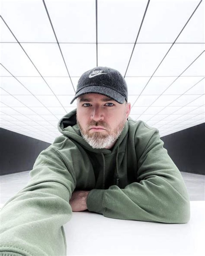 Lewis Hilsenteger Height, Weight, Age, Girlfriend, Family, Facts, Biography