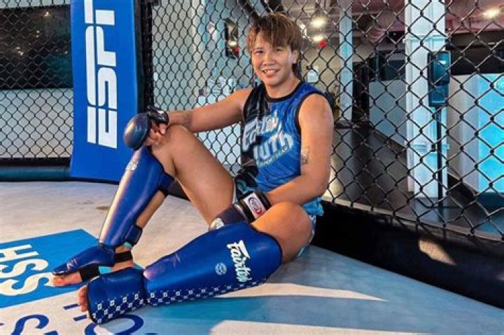 Loma Lookboonmee UFC Salary and Net worth (Bio, Age, Affair, Girlfriend, Family, Stats`)