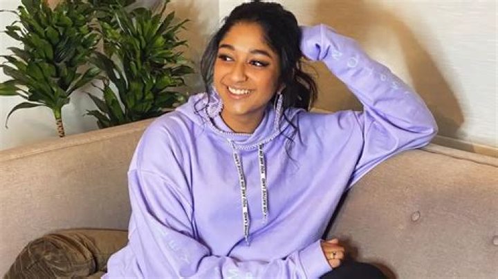 Dated Darren Basnet Or Jaren Lewison; Single In 2023?