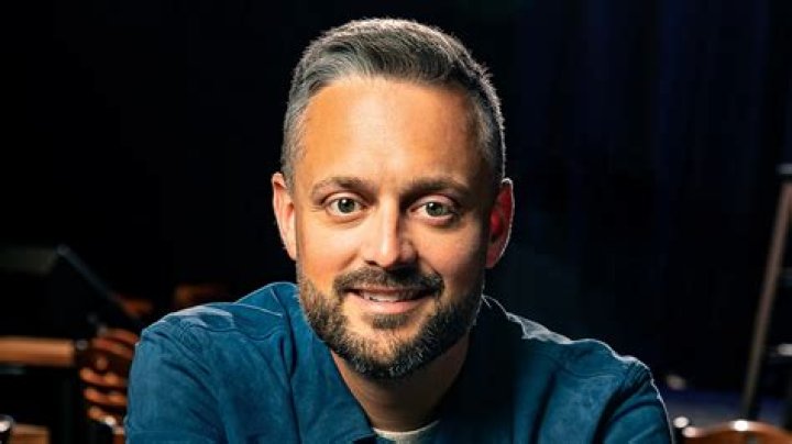 Hire Nate Bargatze for a Corporate Event or Performance Booking.