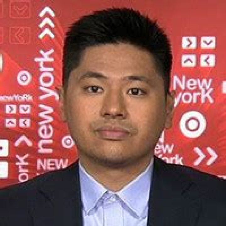 Sportswriter and columnist for ESPN, Pablo S. Torre has a net worth of $0.2 million, recently, he and his wife, Elizabeth Doherty welcomed their first child