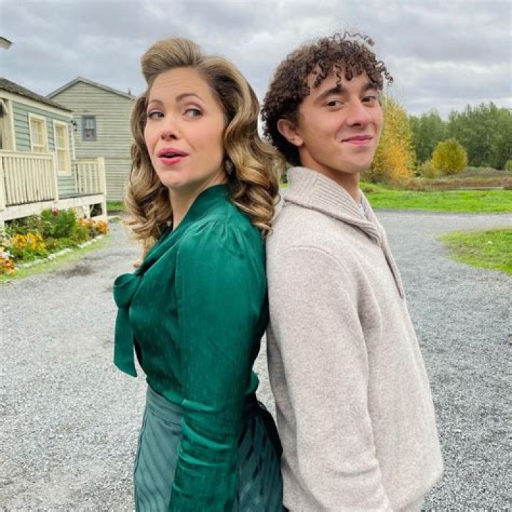 Pascale Hutton and Husband Danny Dorosh’s Wikipedia Biography and Children.