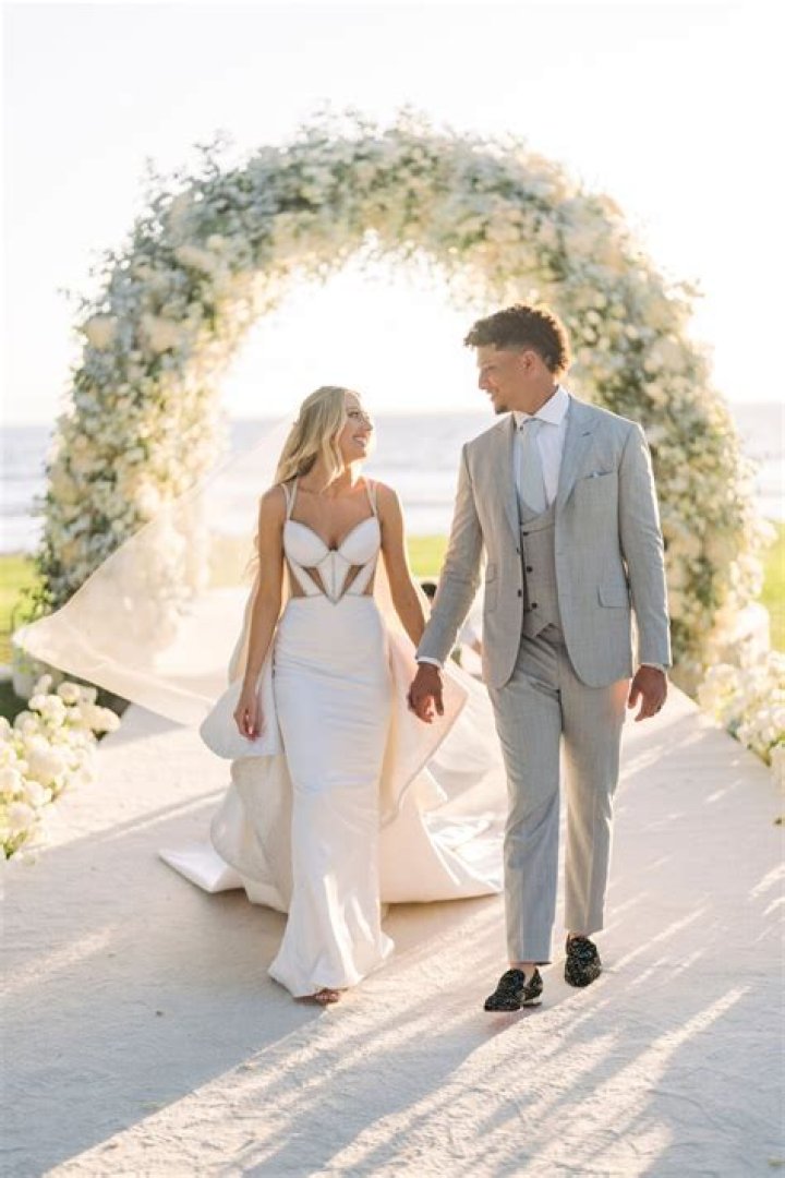 Patrick Mahomes Marries Long-Time Girlfriend Brittany Matthews in Hawaii – Celeb Secrets
