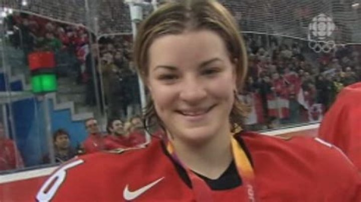 Sarah Vaillancourt's Salary and Earnings in 2020; Openly a Lesbian, who is her Girlfriend?