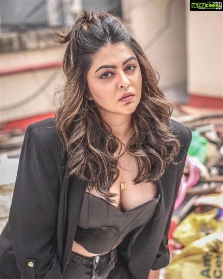 Shafaq Naaz Height, Weight, Age, Boyfriend, Biography, Family, Facts