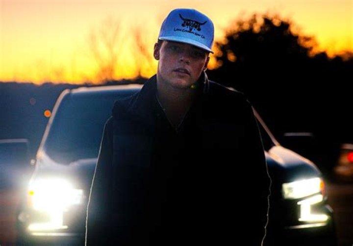 Singer-Songwriter Carson Wallace Signs With WME