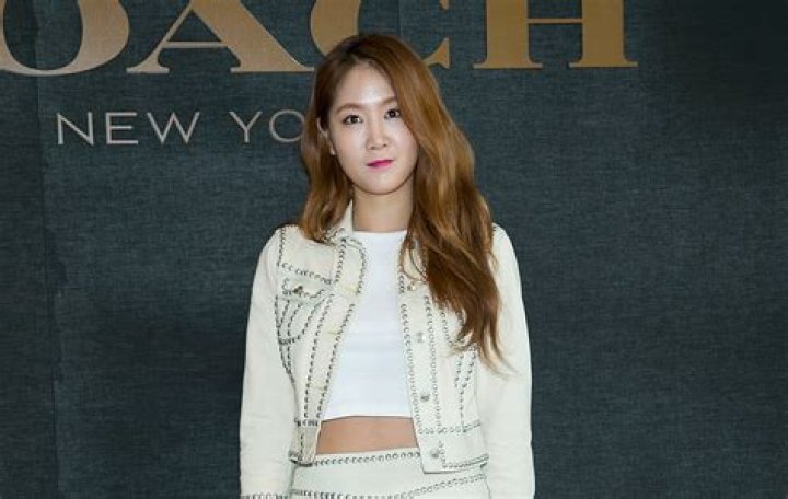 Soyou Height, Weight, Age, Boyfriend, Family
