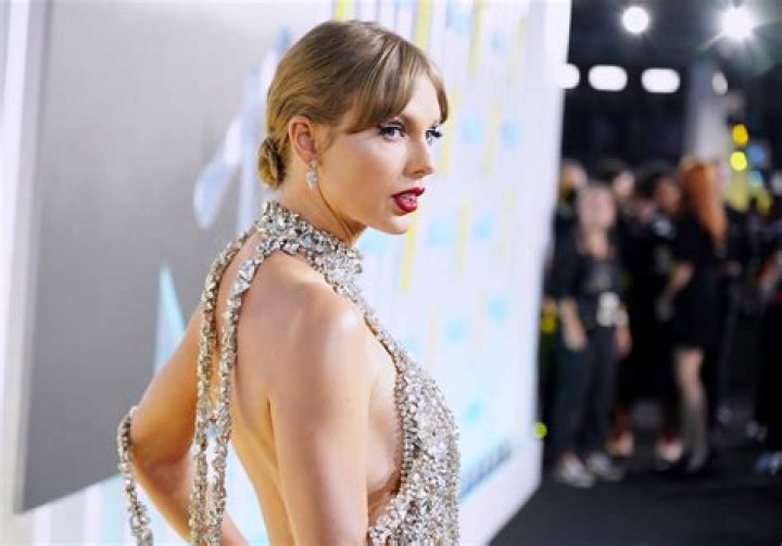 Taylor Swift Allegedly Performing at Halftime of Super Bowl LVII (Report) – Celeb Secrets