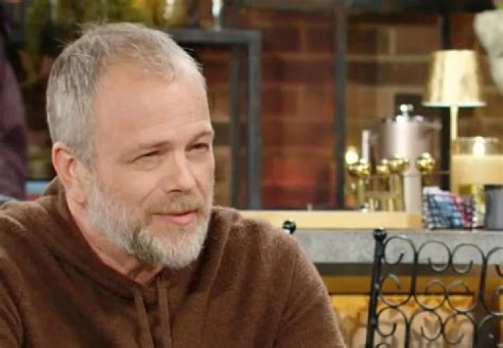 Nikki Has Drunken One-Night Stand With Seth?