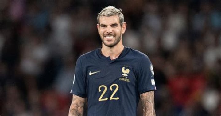 Histoire de l'enfance de Theo Hernandez et faits biographiques inchangés