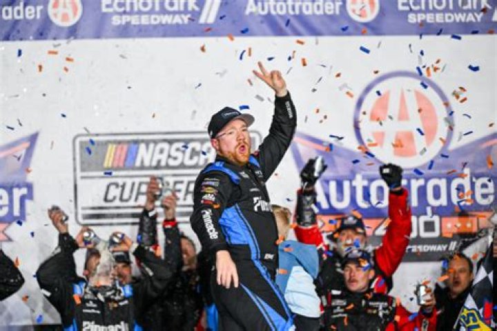 NASCAR Stock Car Racing Driver Tyler Reddick's Bio, Age, Family, Net Worth, Earnings, Sponsors, Girlfriend, Son, Career, Titles, Races