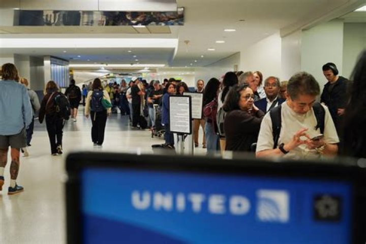 United Says Prepare for Flight Cuts After "An Awfully Difficult Week"