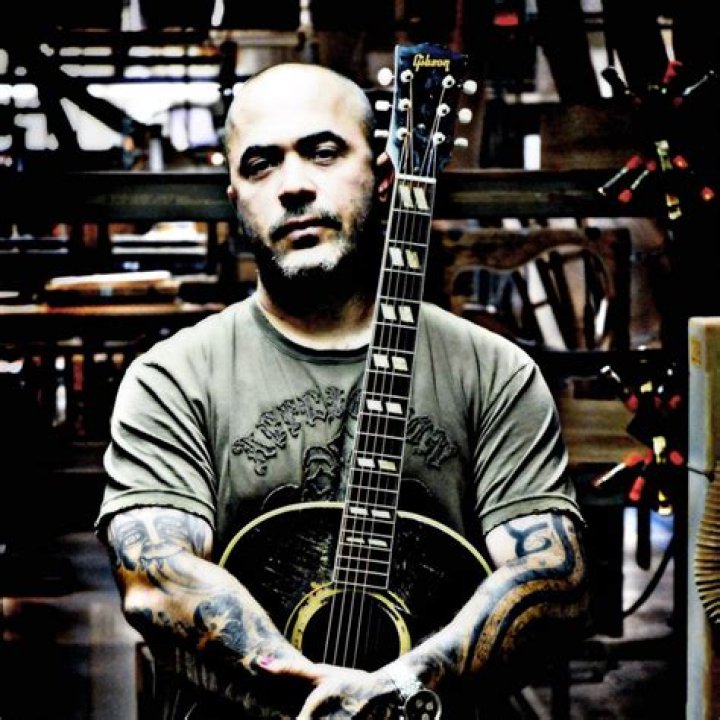 Was Aaron Lewis In The Military?