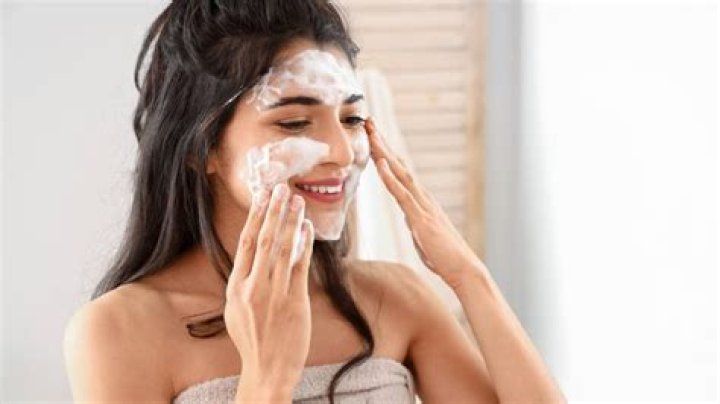 20 Skincare Mistakes That Are Aging Your Skin, According to Experts