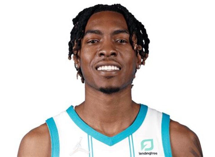 Wes Iwundu Bio-salary, net worth, married, contract, stats, girlfriend, relationship, affair, career, nationality, age