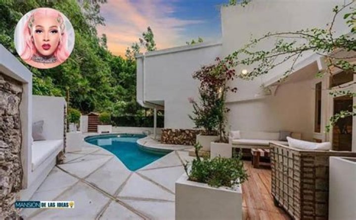 Where Does Doja Cat Live?