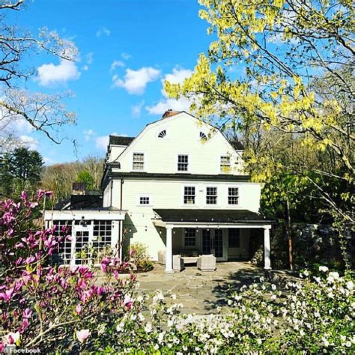 Where Does Richard Gere Live?